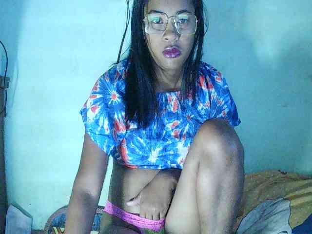 TriciaBella webcam