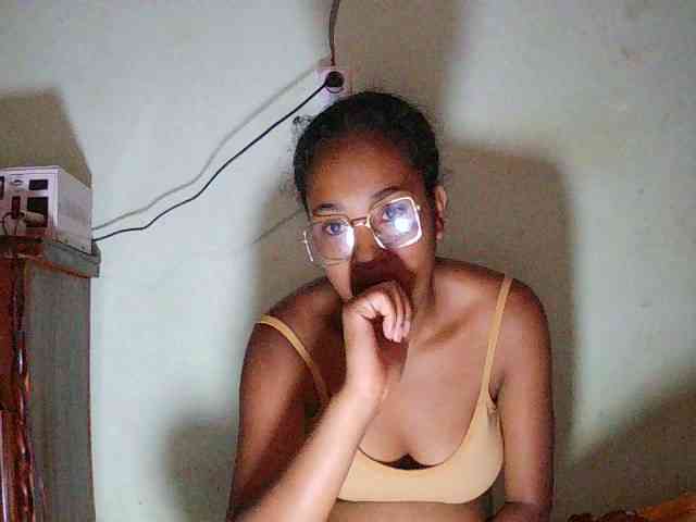 TriciaBella webcam