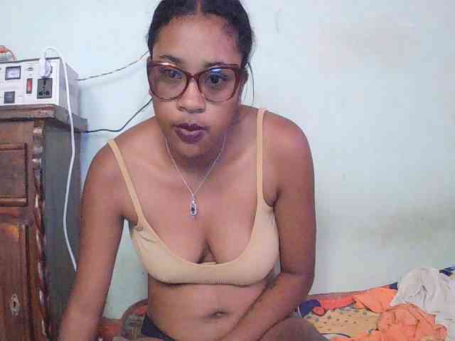 Model: TriciaBella