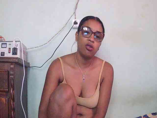 TriciaBella webcam