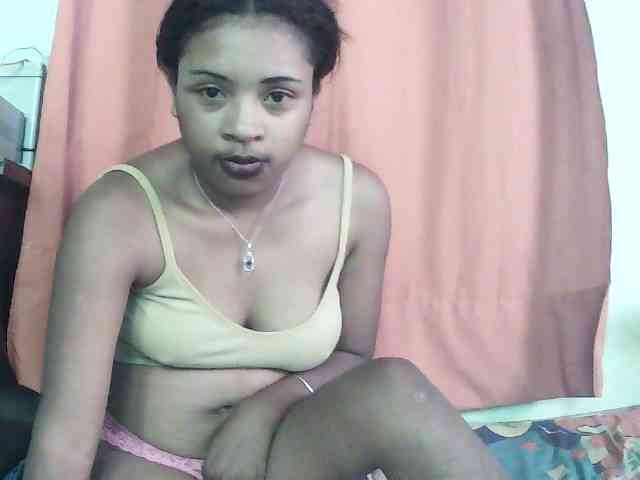 TriciaBella webcam