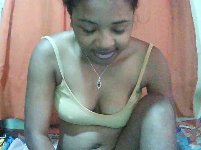 TriciaBella webcam