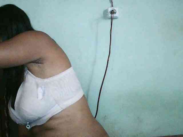 TriciaBella webcam