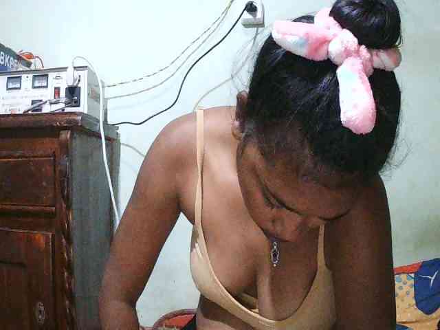 TriciaBella webcam