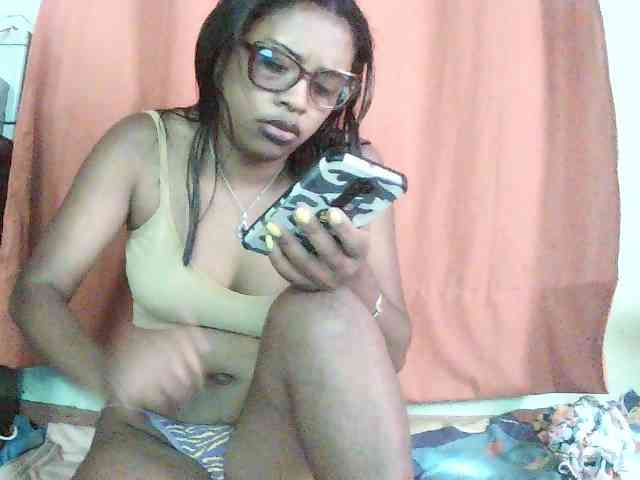 TriciaBella webcam