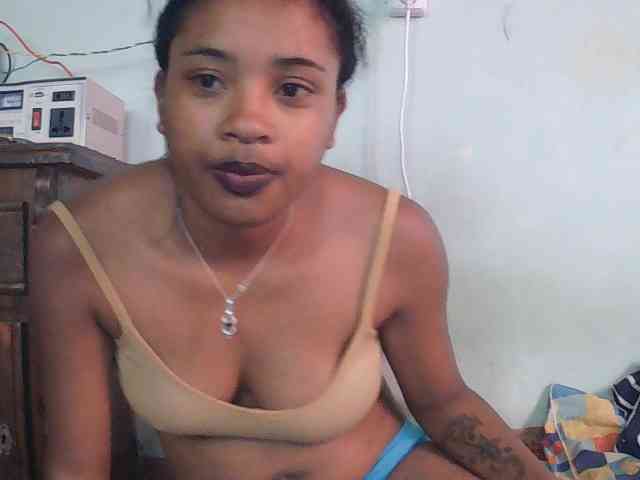 TriciaBella webcam