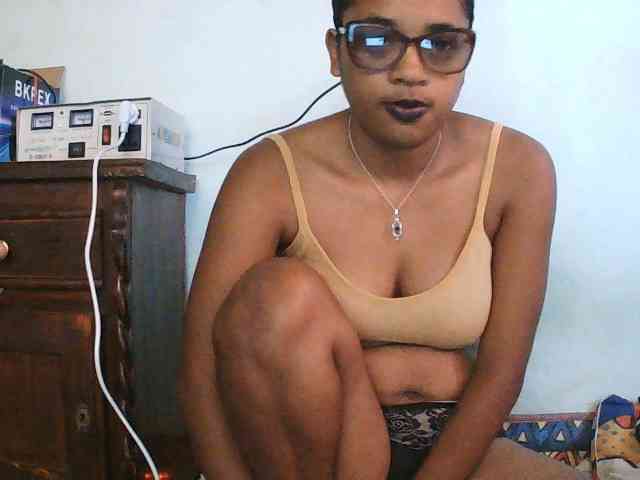 TriciaBella webcam