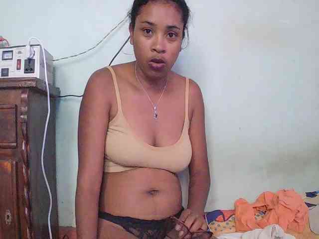 TriciaBella webcam