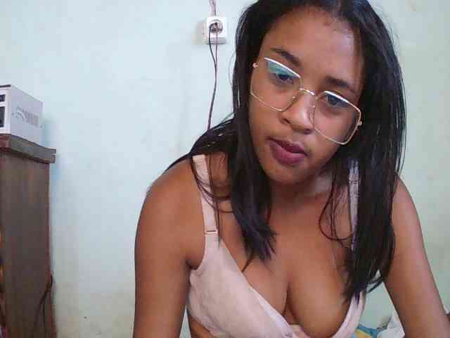 TriciaBella webcam