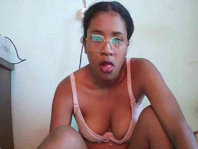 TriciaBella webcam