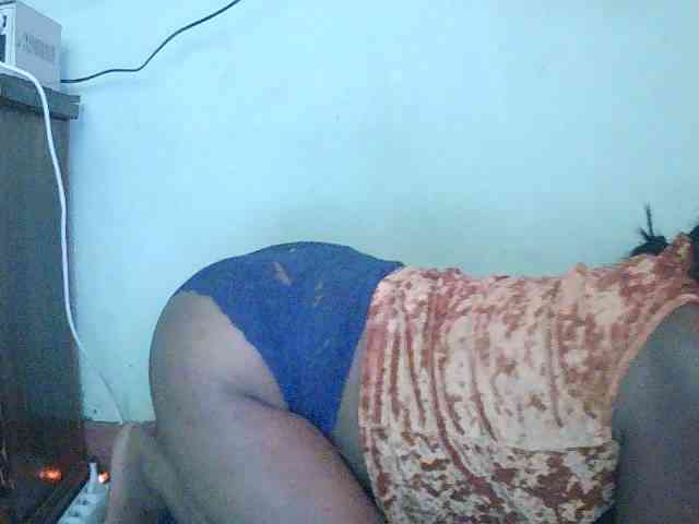 TriciaBella webcam