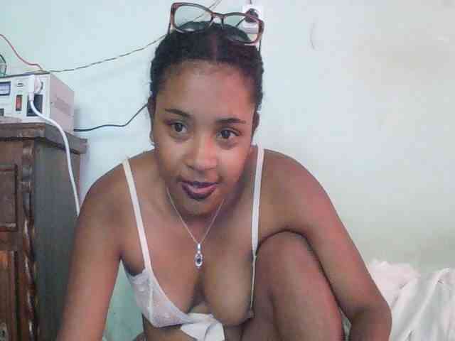 TriciaBella webcam