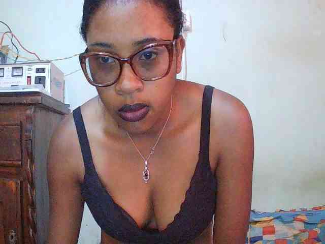 TriciaBella webcam