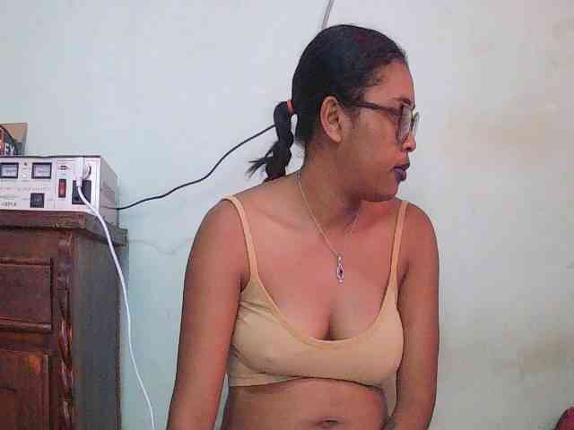 TriciaBella webcam