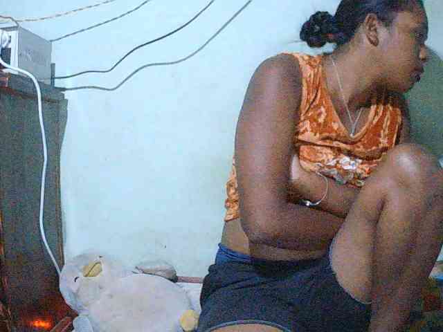 TriciaBella webcam