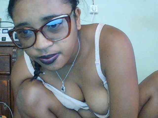 TriciaBella webcam
