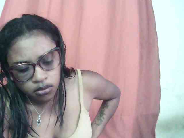 TriciaBella webcam