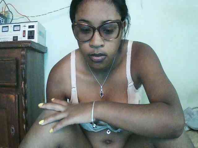 TriciaBella webcam