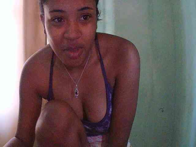 TriciaBella webcam
