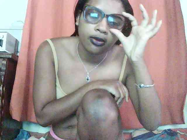 TriciaBella webcam
