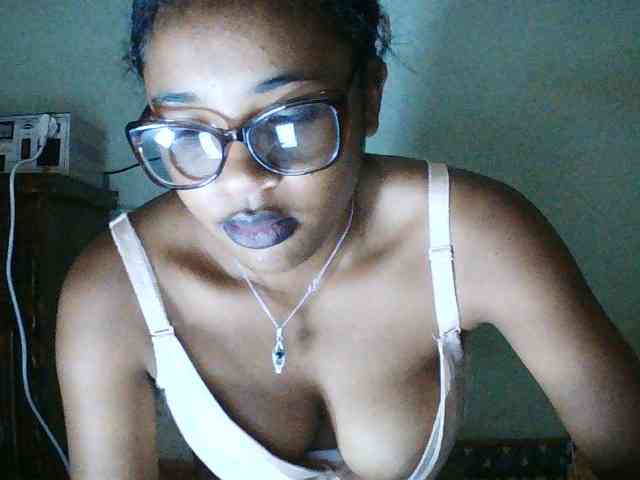 TriciaBella webcam