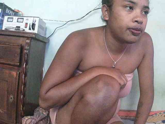 TriciaBella webcam