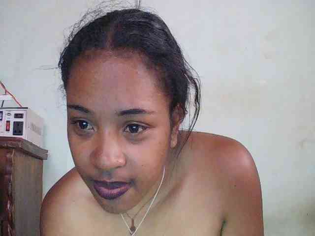 TriciaBella webcam