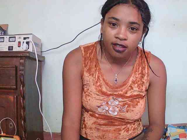 TriciaBella webcam