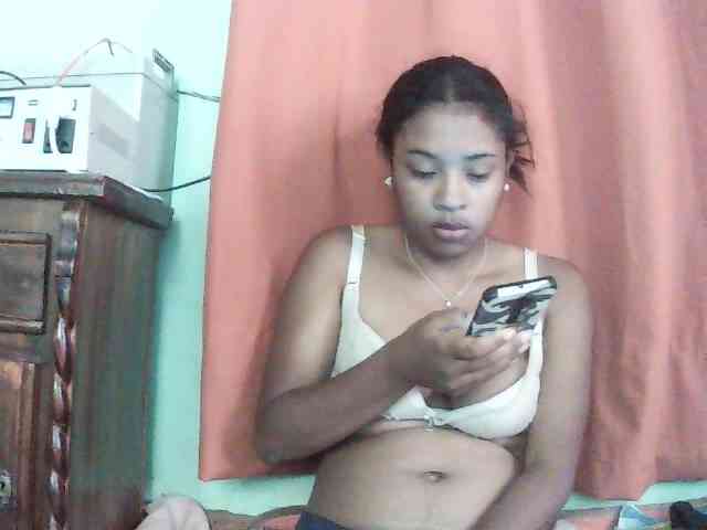 TriciaBella webcam