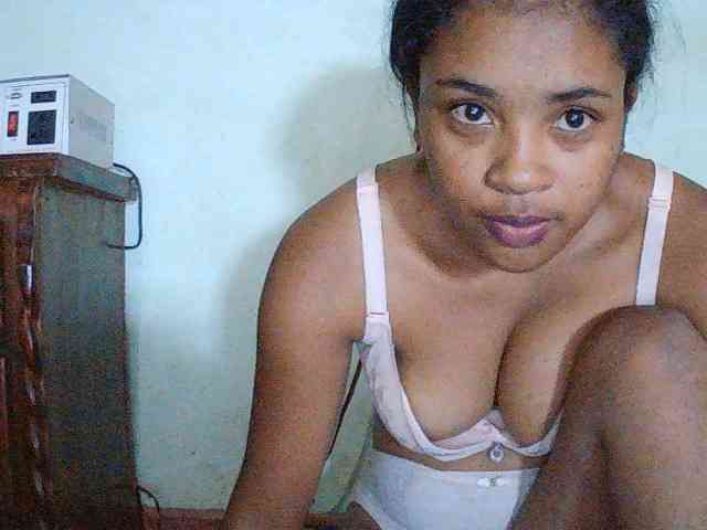TriciaBella webcam