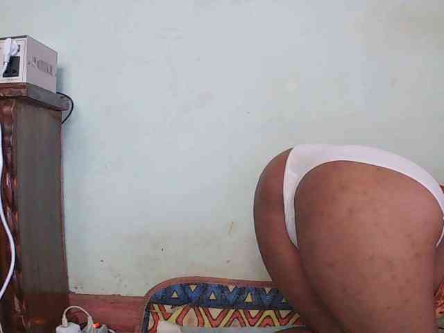 TriciaBella webcam