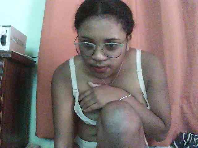TriciaBella webcam