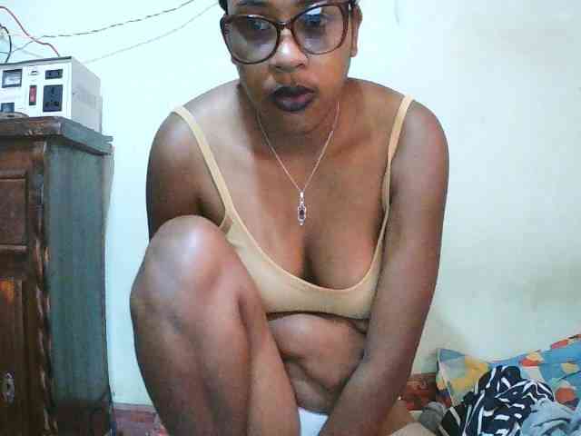 TriciaBella webcam