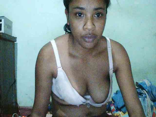 TriciaBella webcam