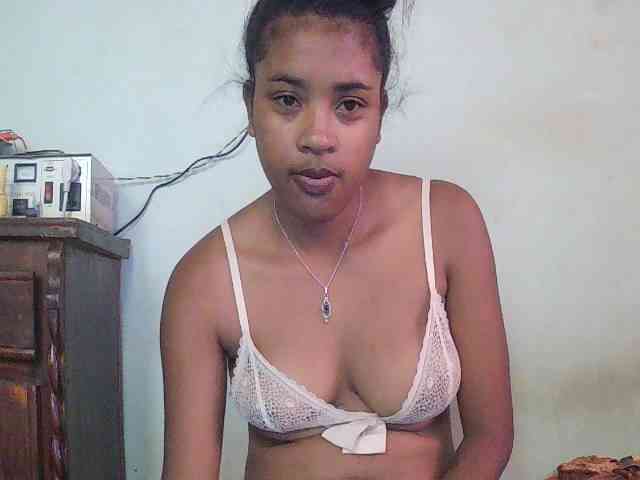 TriciaBella webcam