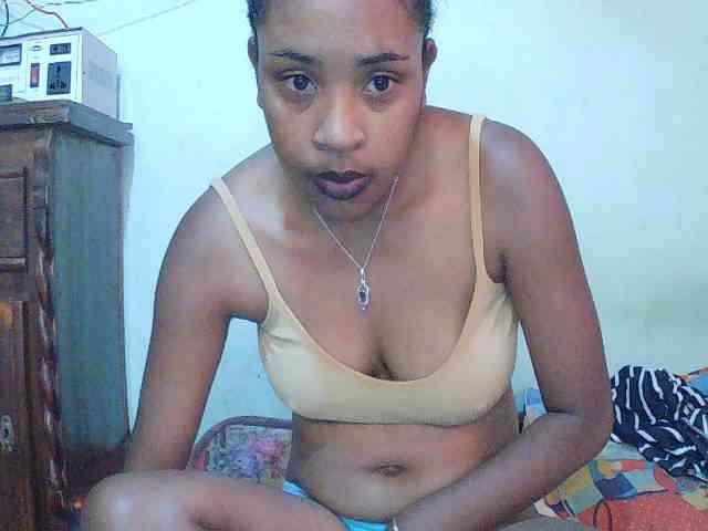 TriciaBella webcam