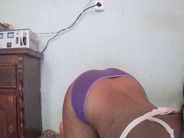 TriciaBella webcam