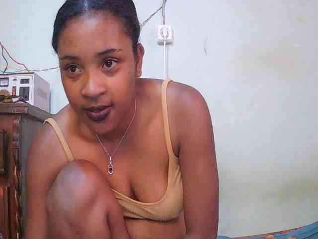 TriciaBella webcam