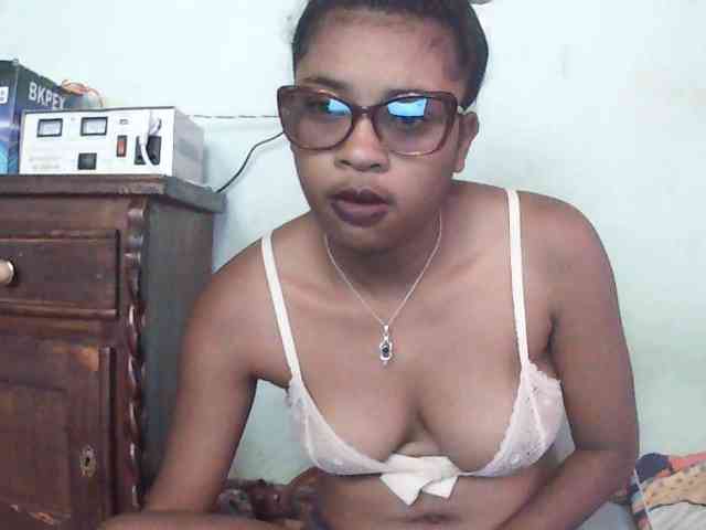 TriciaBella webcam