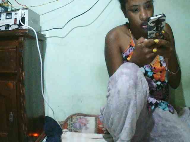 TriciaBella webcam