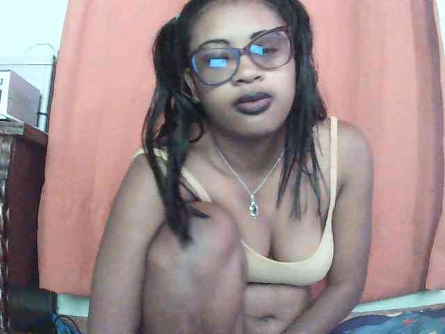 TriciaBella webcam