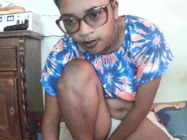 TriciaBella webcam