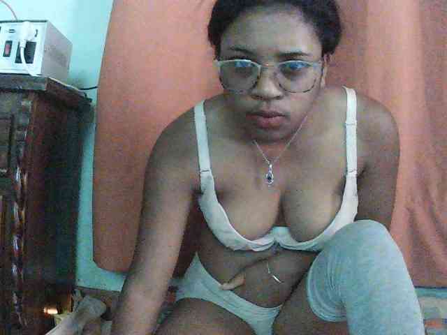 TriciaBella webcam