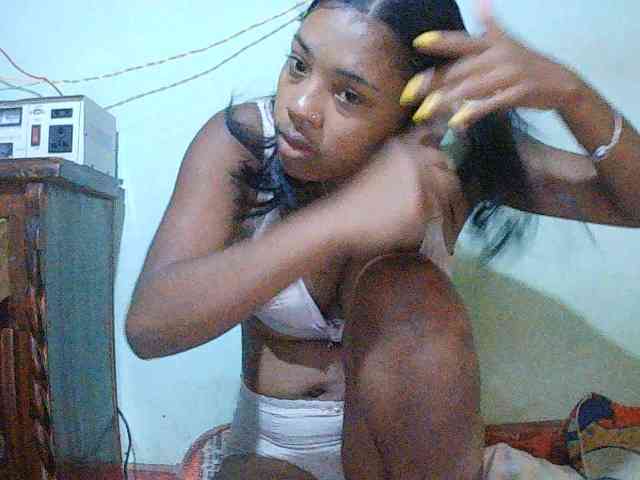 TriciaBella webcam