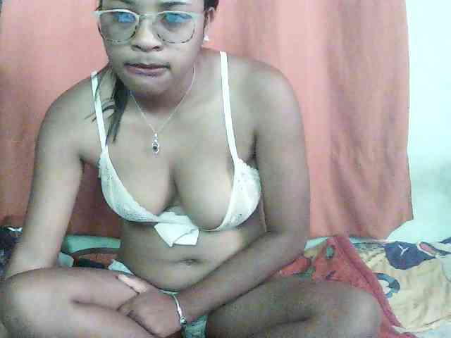 TriciaBella webcam