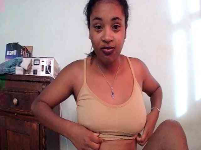 TriciaBella webcam