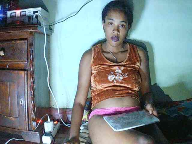 TriciaBella webcam