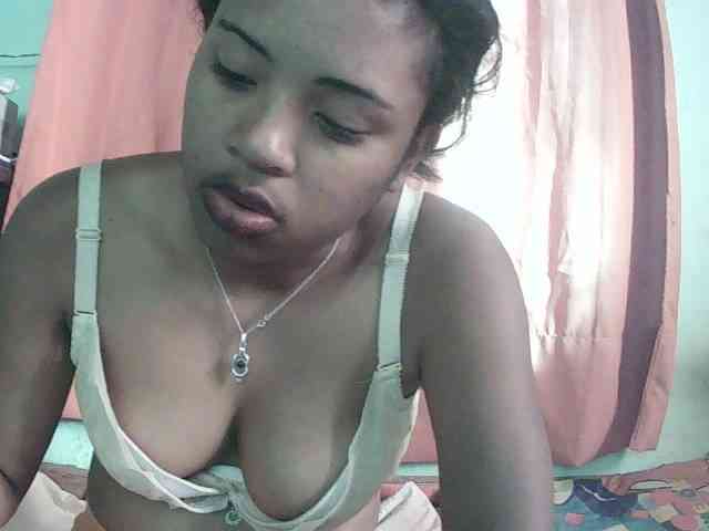 TriciaBella webcam