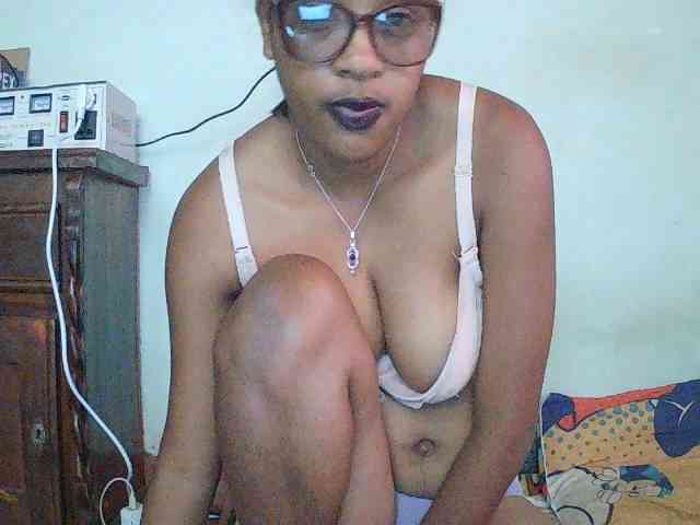 TriciaBella webcam