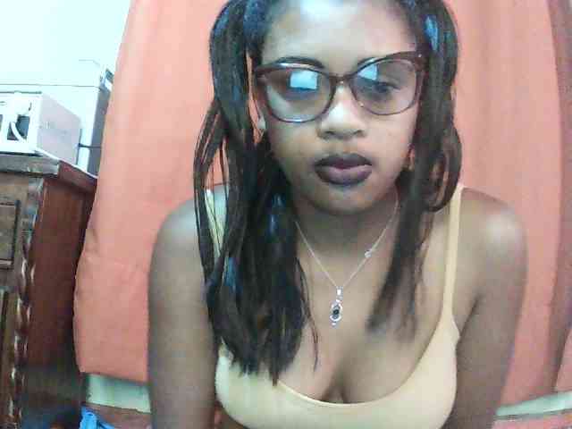 TriciaBella webcam